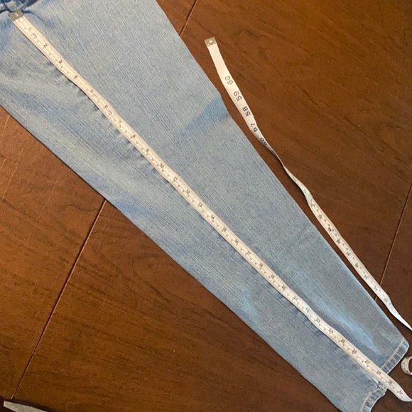 Gloria Vanderbilt Jeans size 8 lighter blue - Picture 5 of 7